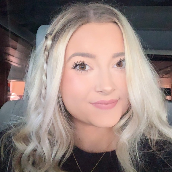 Meet your Posher, Brooke - Picture 1 of 1